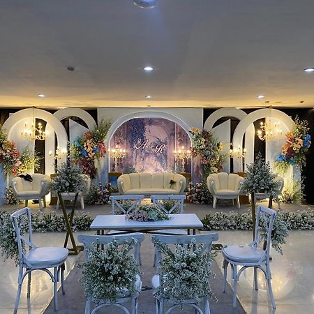 Capital O 1571 Utc Hotel Semarang Exterior foto
