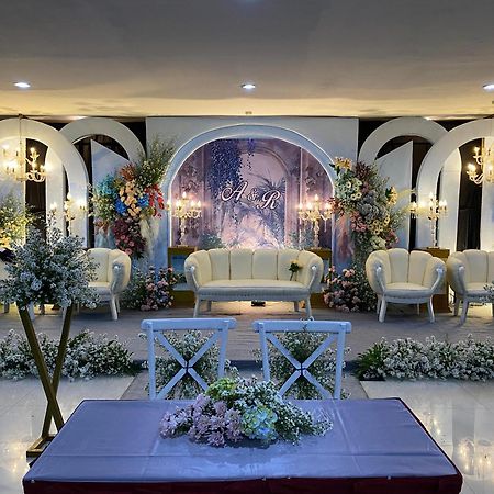 Capital O 1571 Utc Hotel Semarang Exterior foto