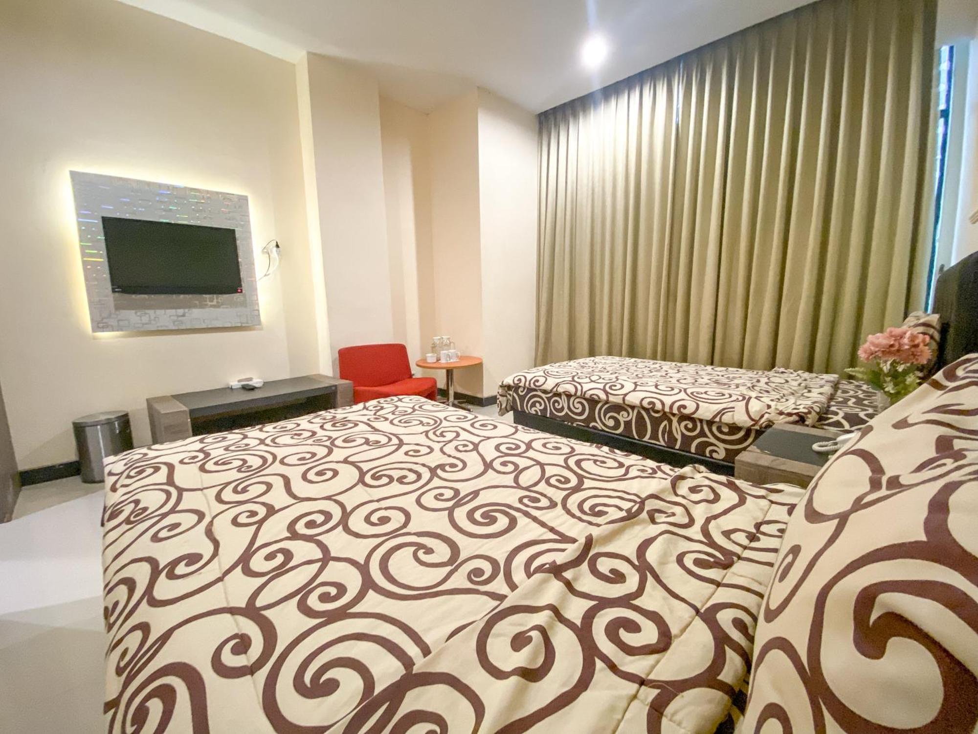 Capital O 1571 Utc Hotel Semarang Exterior foto