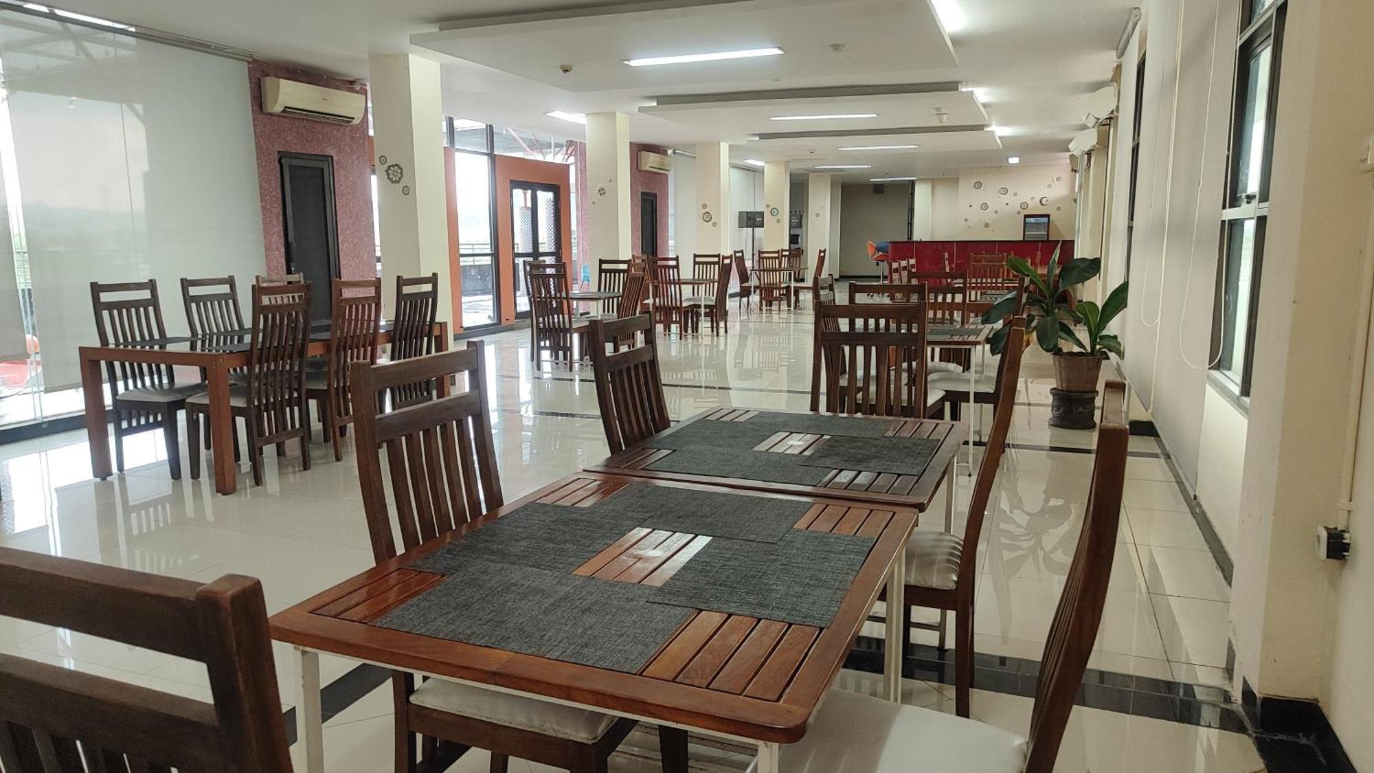 Capital O 1571 Utc Hotel Semarang Exterior foto