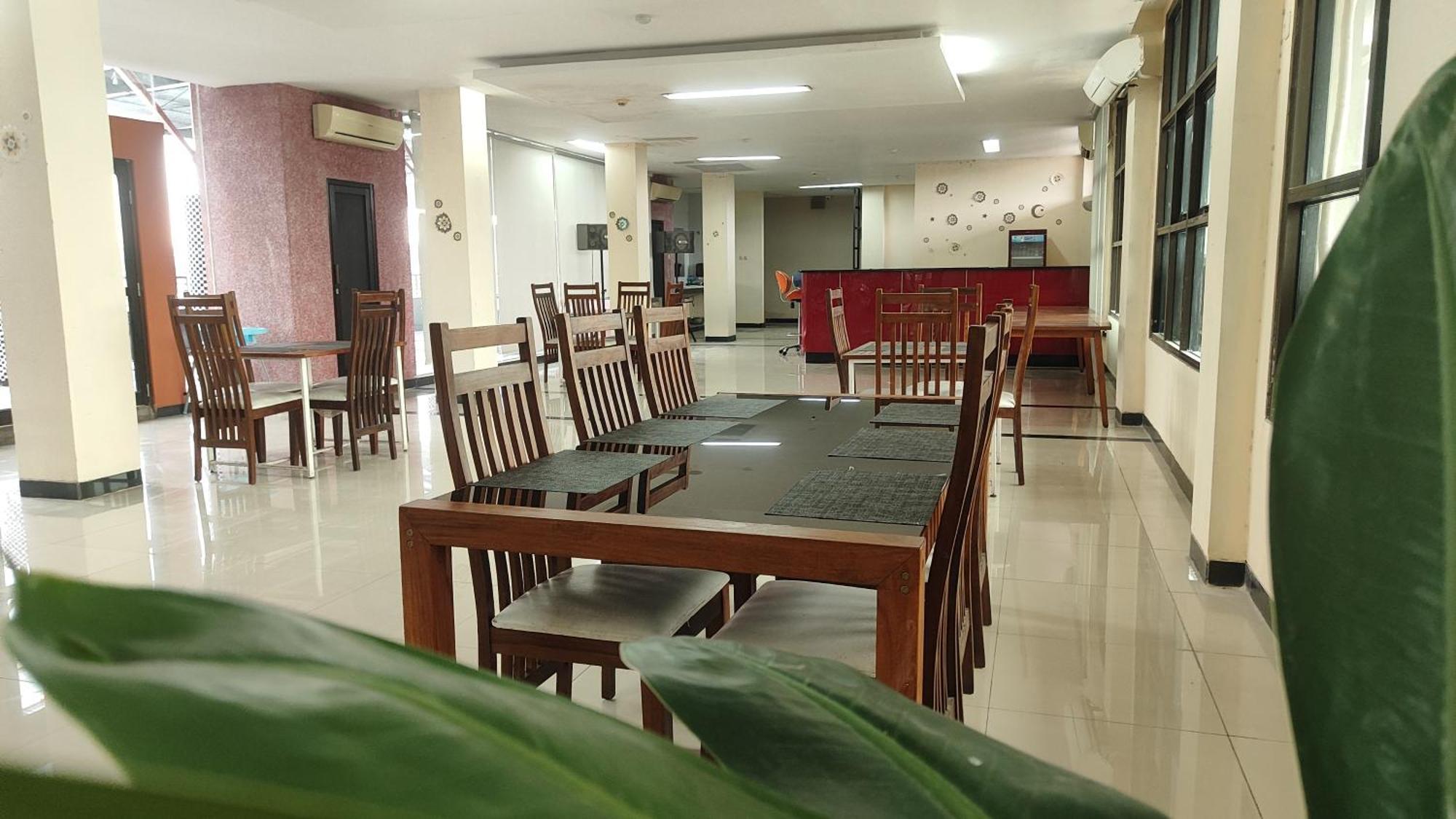 Capital O 1571 Utc Hotel Semarang Exterior foto
