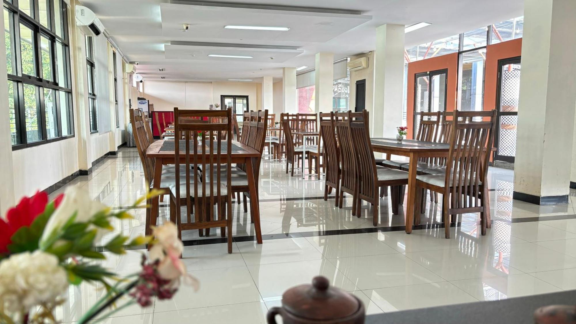Capital O 1571 Utc Hotel Semarang Exterior foto