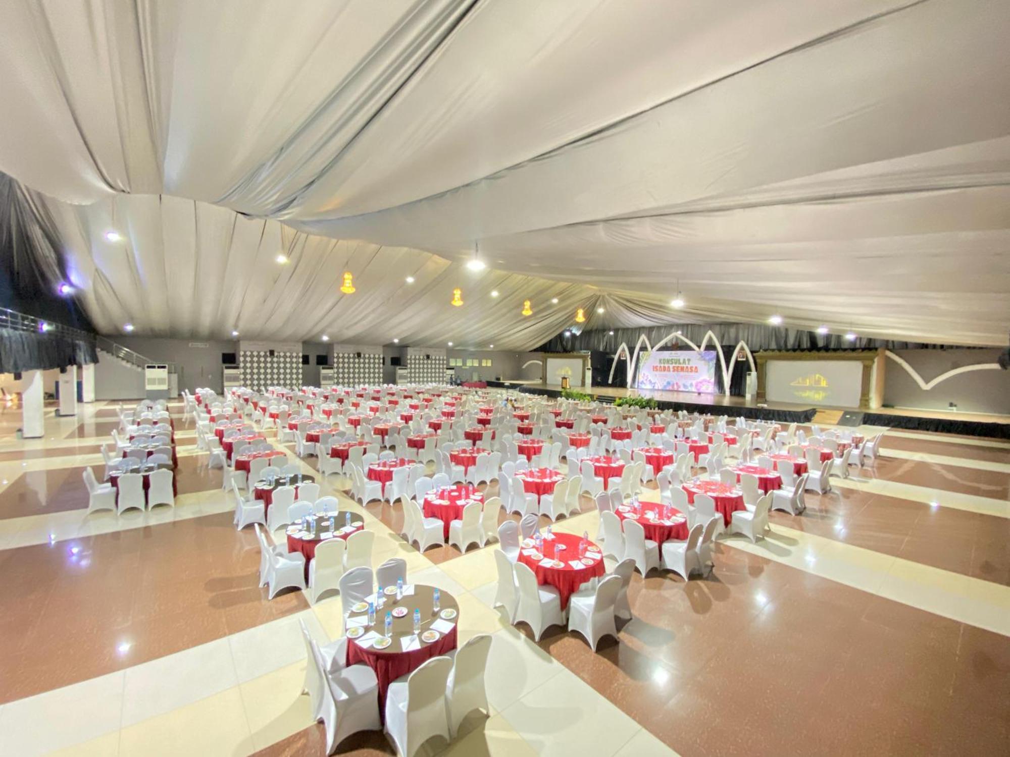 Capital O 1571 Utc Hotel Semarang Exterior foto