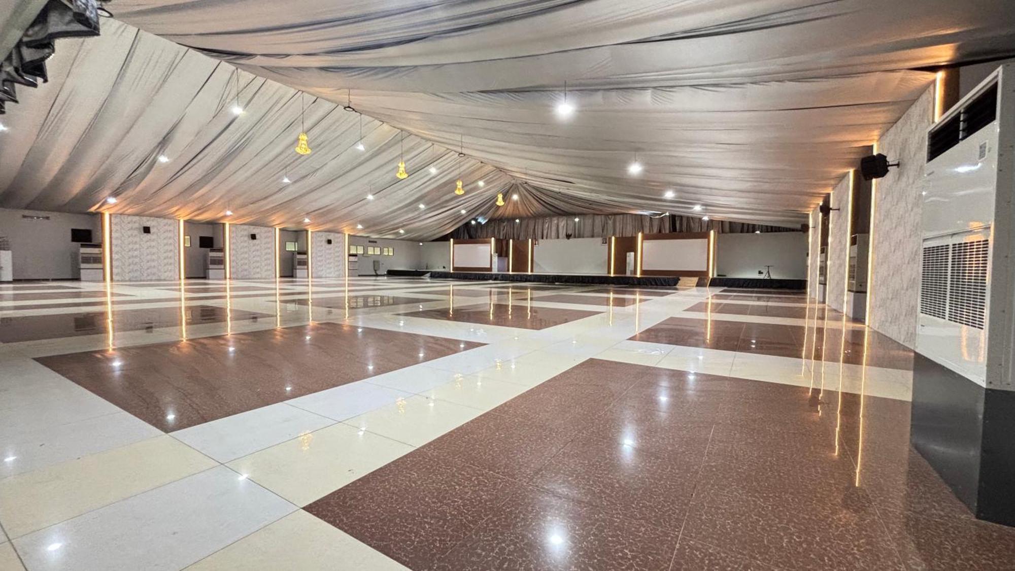 Capital O 1571 Utc Hotel Semarang Exterior foto