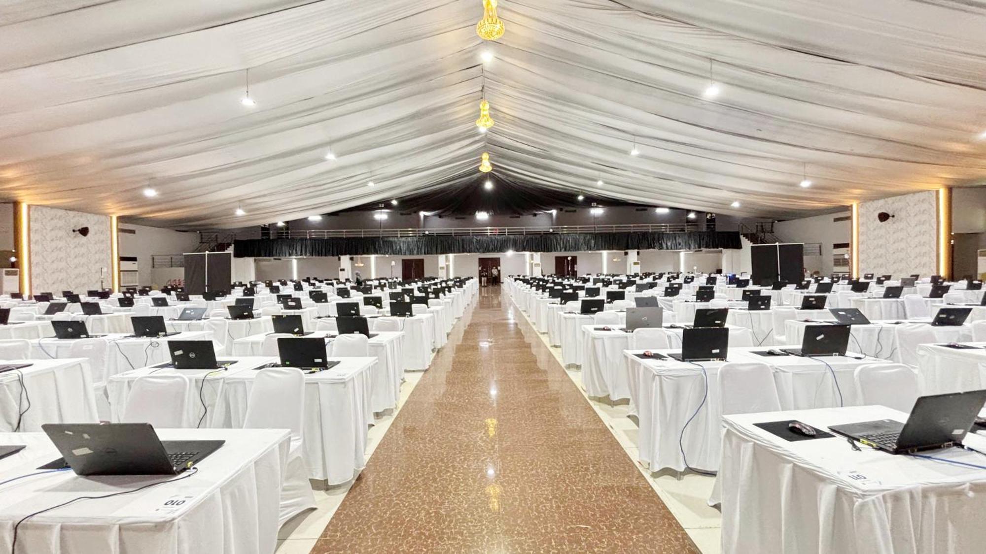 Capital O 1571 Utc Hotel Semarang Exterior foto