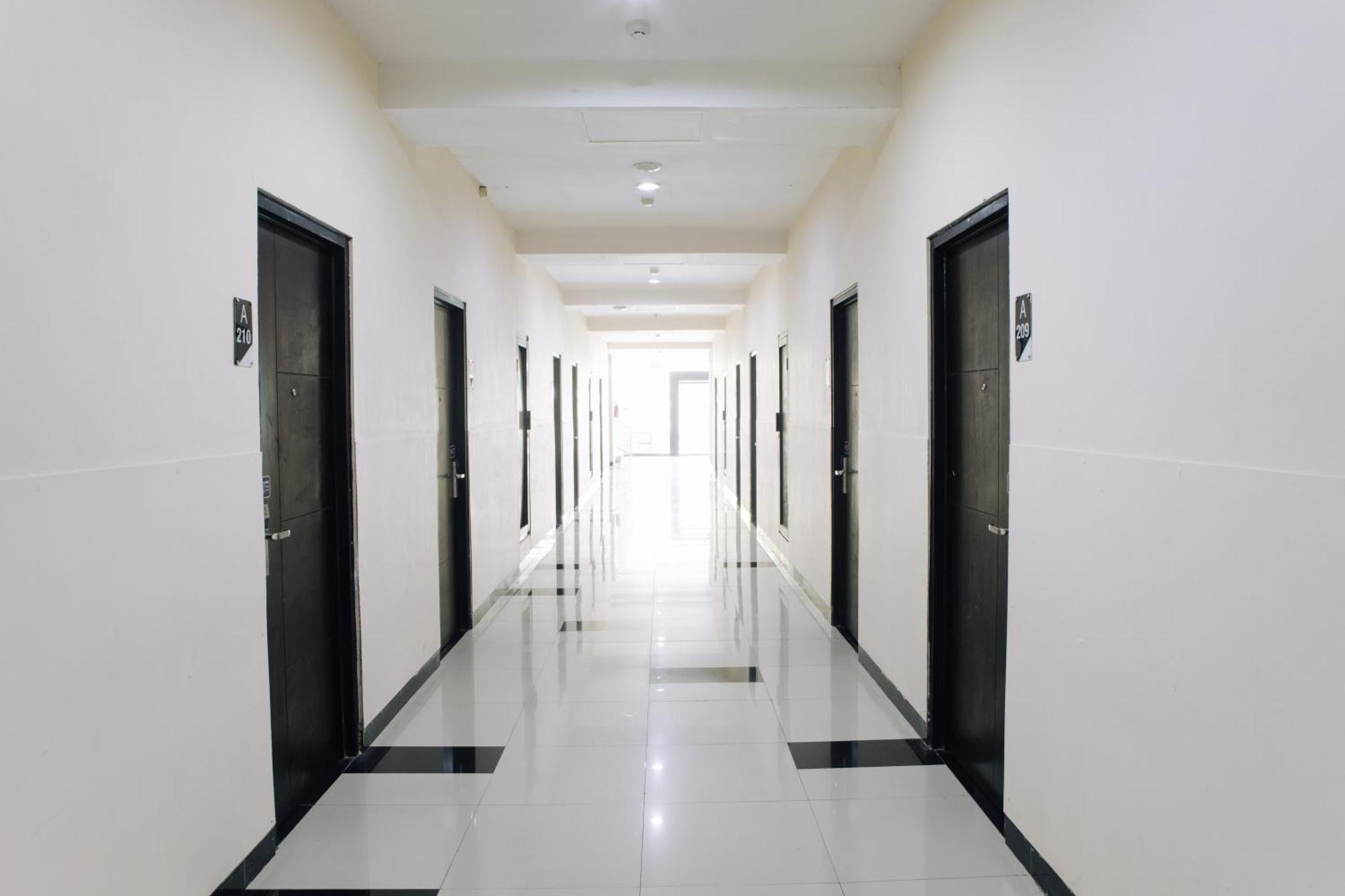 Capital O 1571 Utc Hotel Semarang Exterior foto