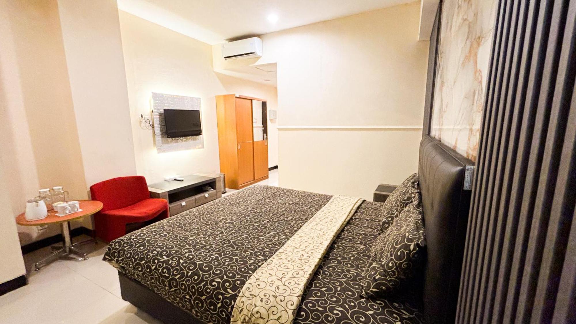 Capital O 1571 Utc Hotel Semarang Exterior foto