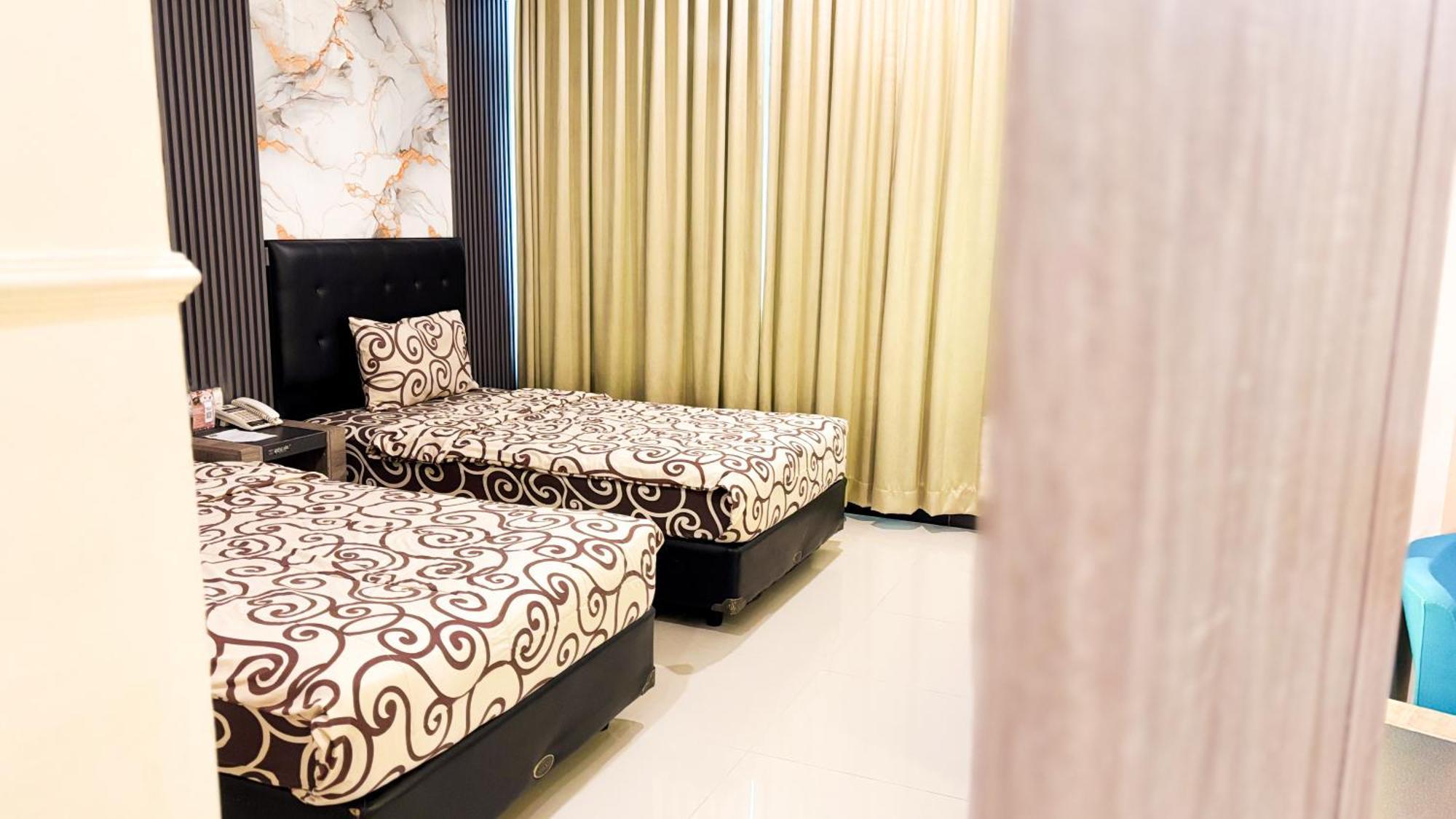 Capital O 1571 Utc Hotel Semarang Exterior foto